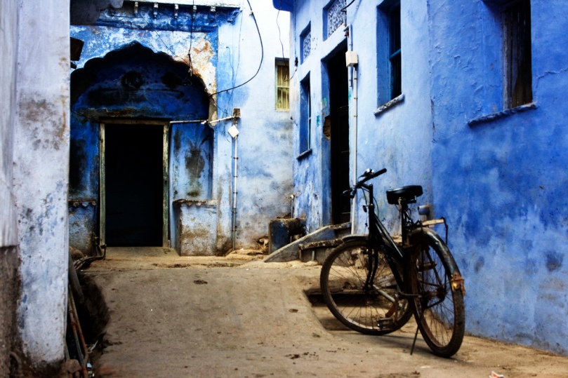 Street_scene_from_Bundi,_Rajasthan